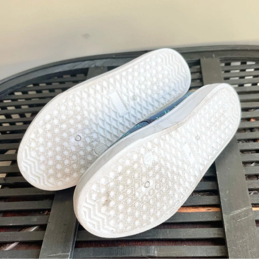 Denim Dinosaur Print Shoe Shox - NWOT - tried on inside only - Picture 11 of 11